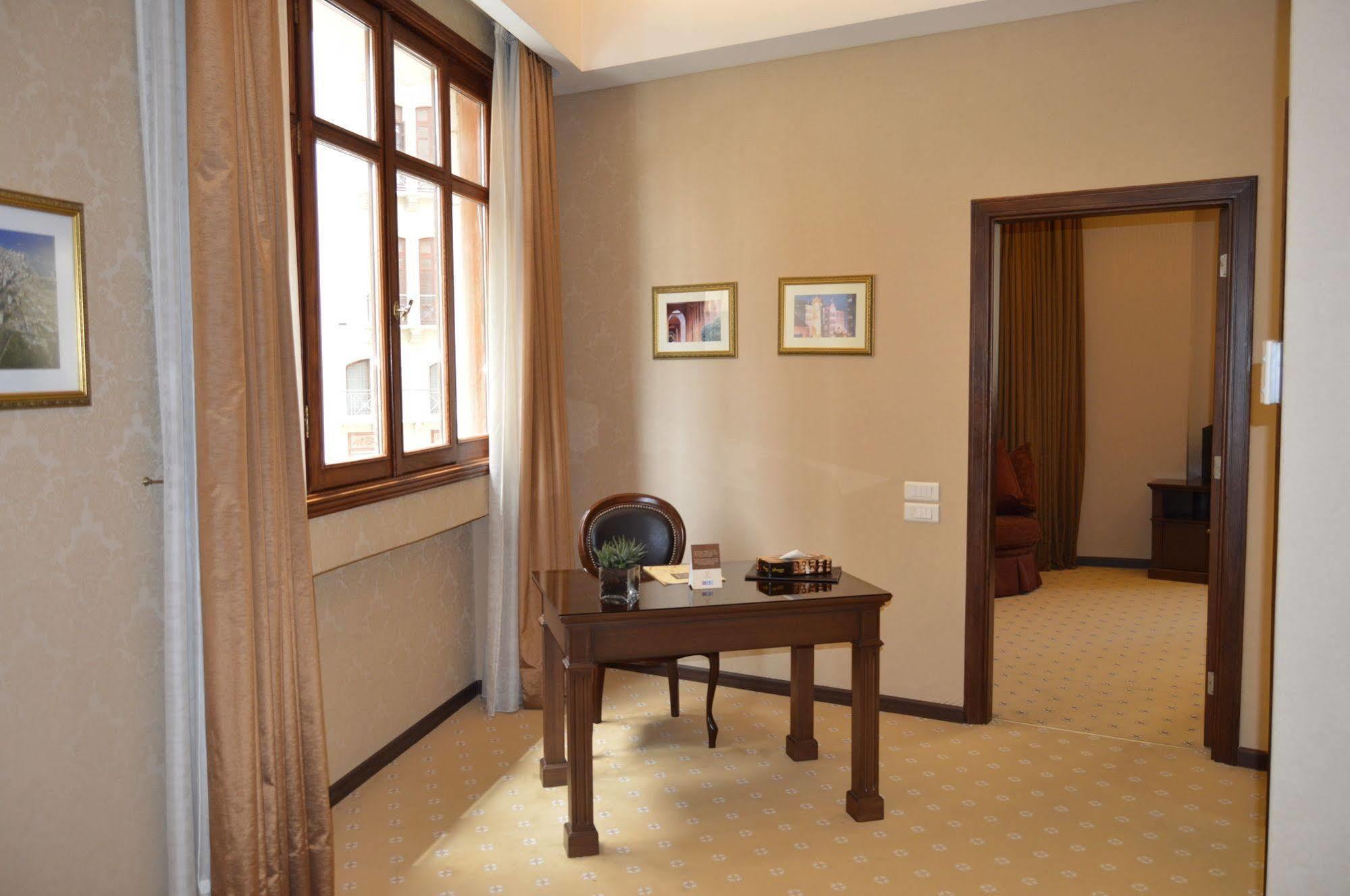 Etoile Suites Boutique Hotel Downtown Bejrút Kültér fotó